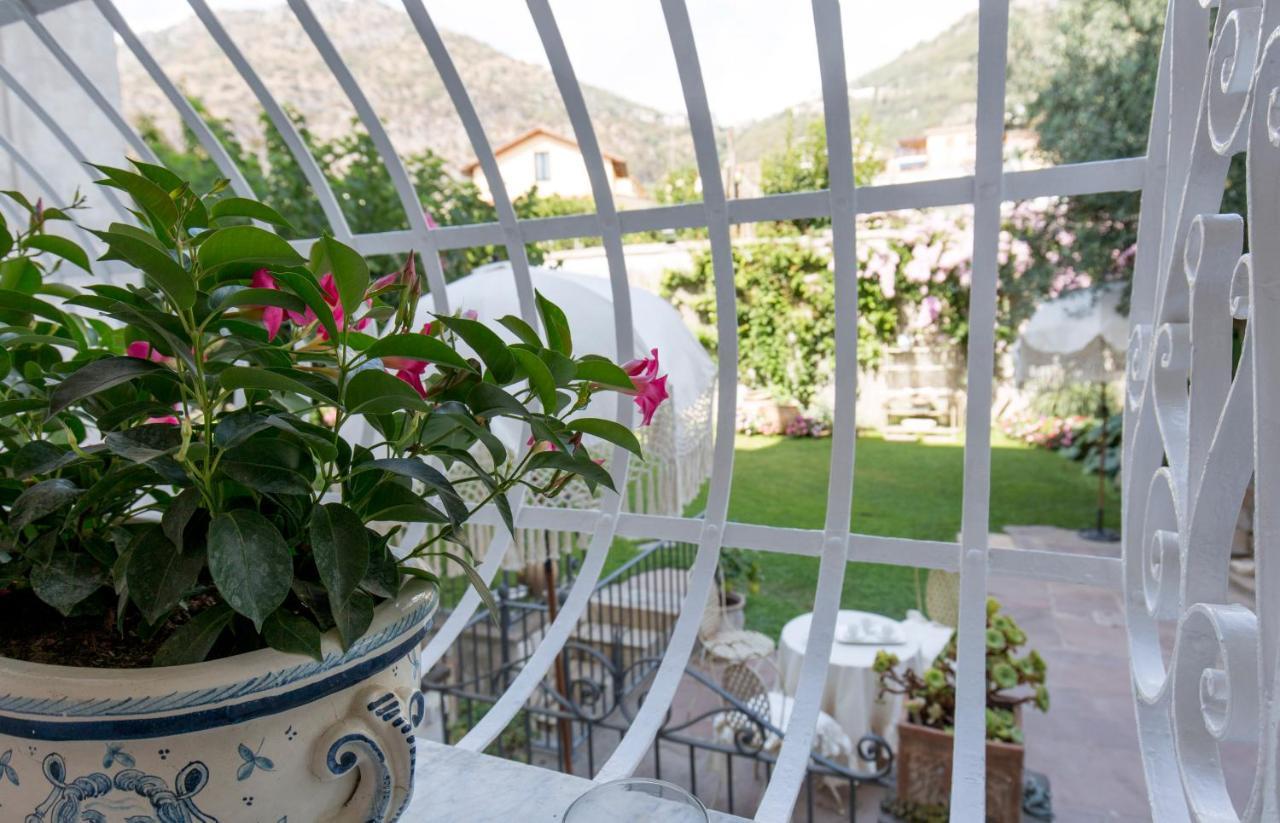 Palazzo Cacace Relais Hotel Meta Luaran gambar